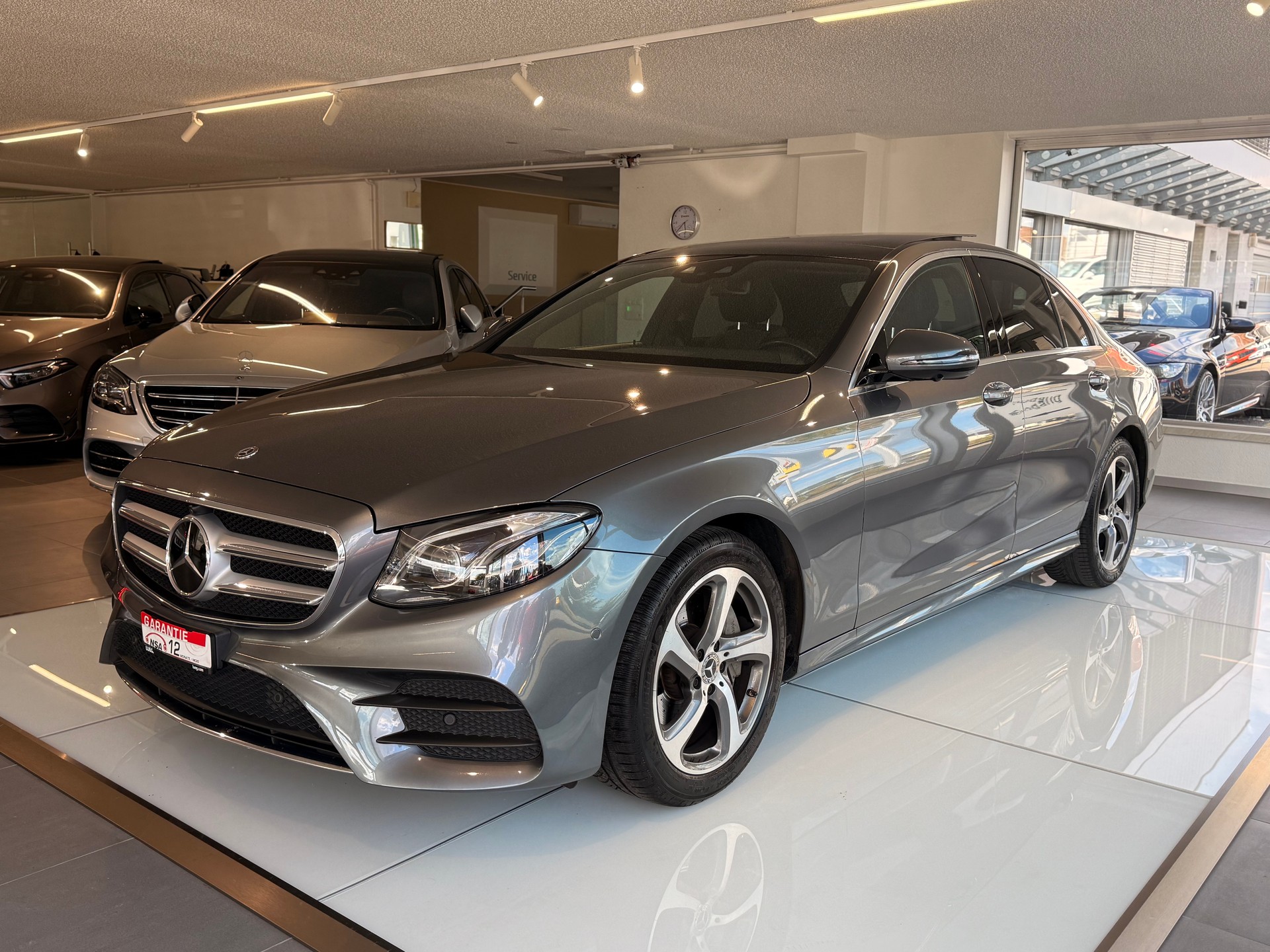 MERCEDES-BENZ E 220 d Avantgrde 4Matic 9G-Tronic-image-2
