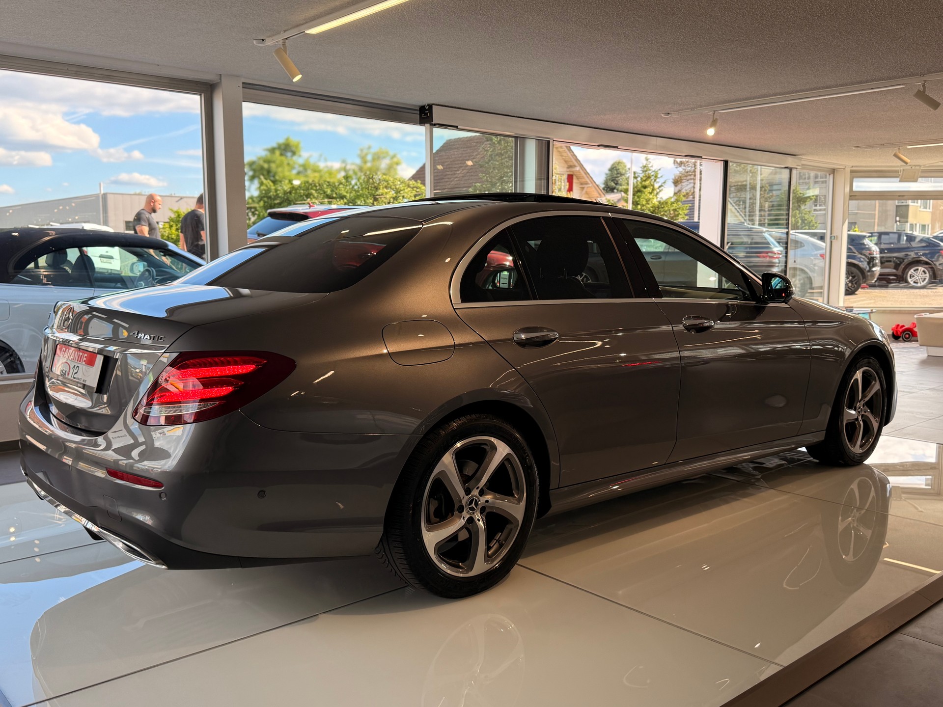 MERCEDES-BENZ E 220 d Avantgrde 4Matic 9G-Tronic-image-7