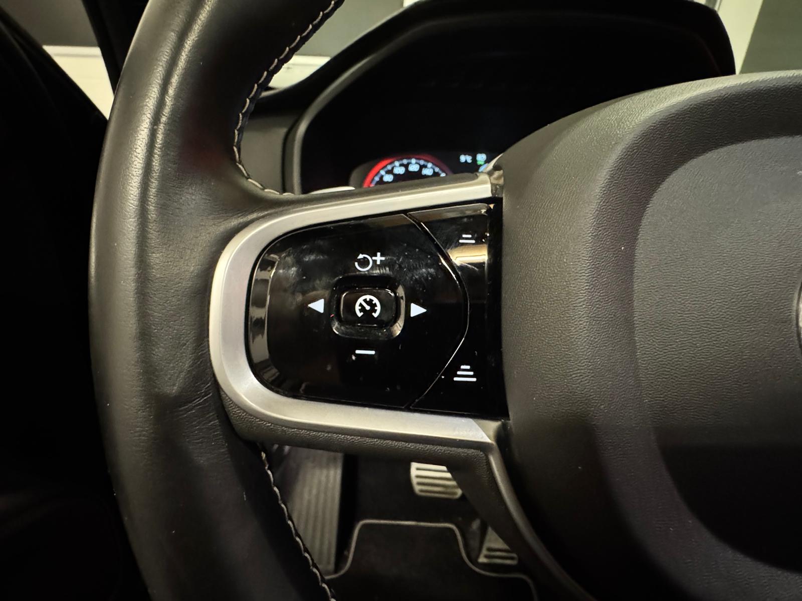 VOLVO XC90 T8 eAWD R-Design Geartronic-image-24