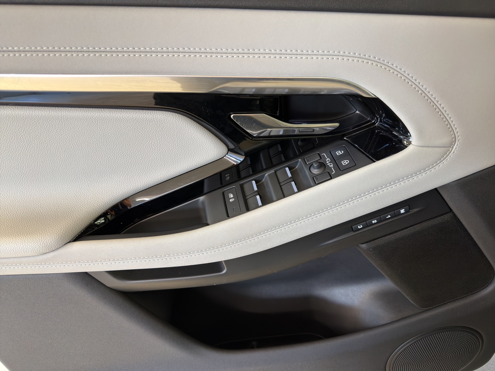 Image LAND-ROVER RANGE-ROVER-EVOQUE Evoque R-Dynamic SE
