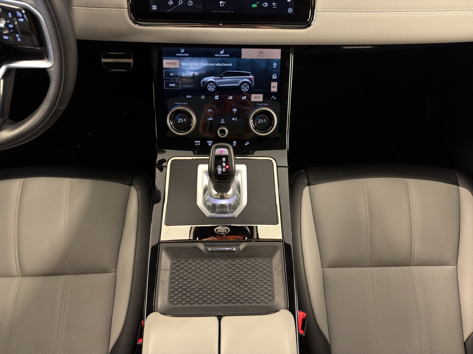 LAND ROVER Evoque R-Dynamic SE-image-14