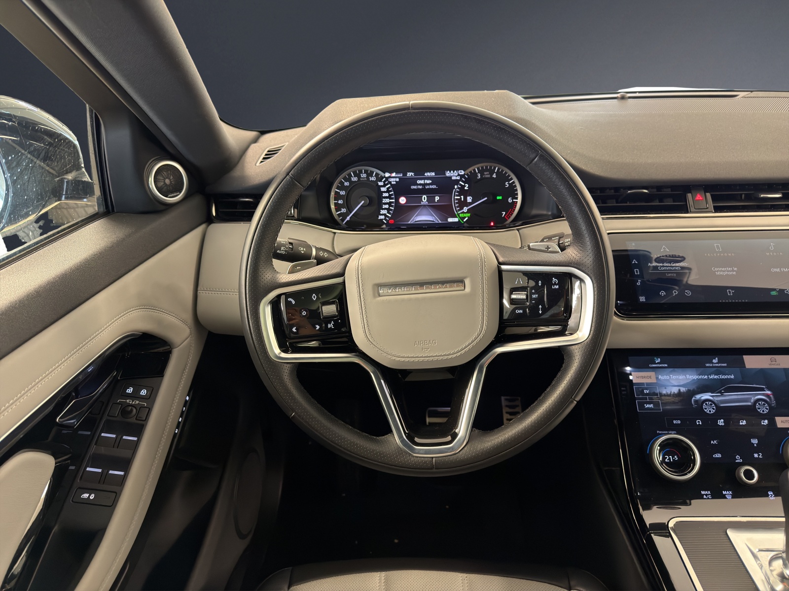 LAND ROVER Evoque R-Dynamic SE-image-12