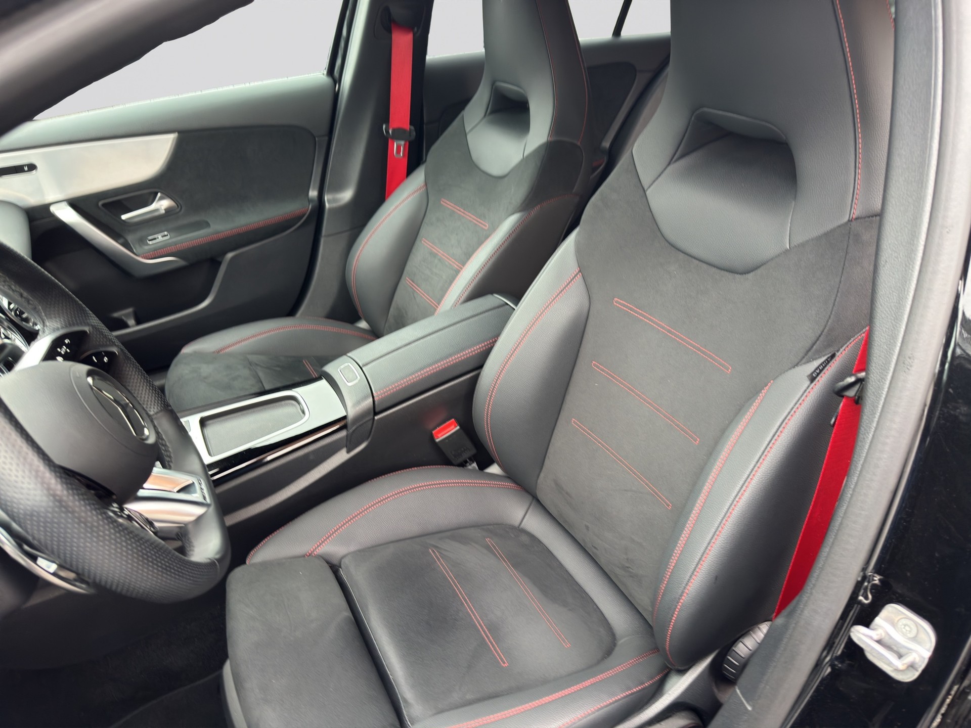 MERCEDES-BENZ A AMG 35 4Matic 8G-DCT Night-image-5