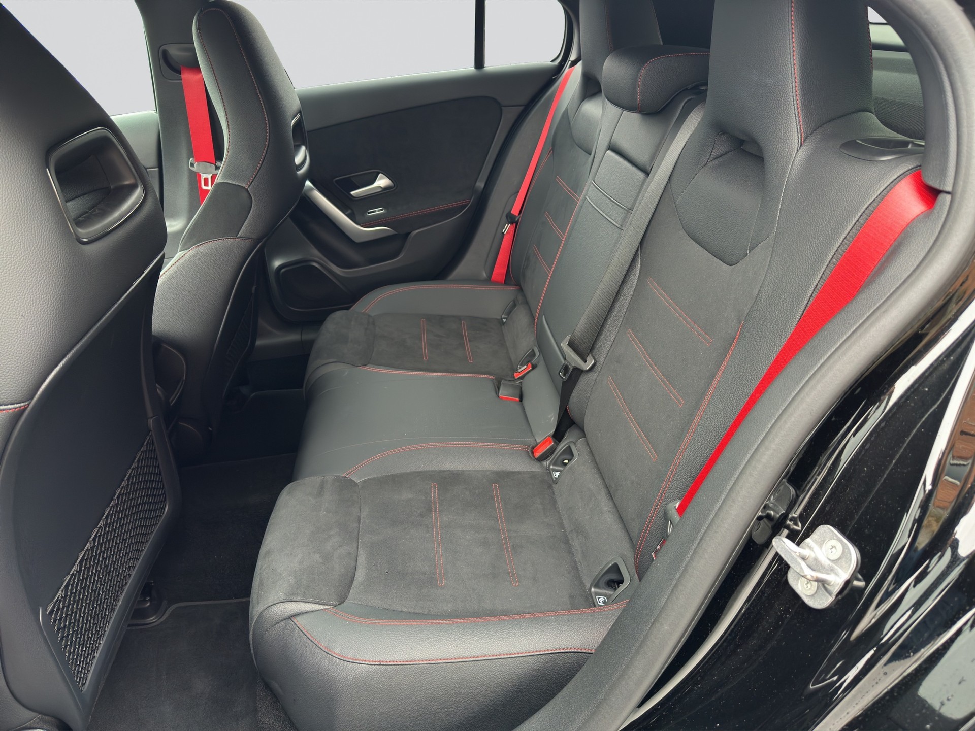 MERCEDES-BENZ A AMG 35 4Matic 8G-DCT Night-image-7