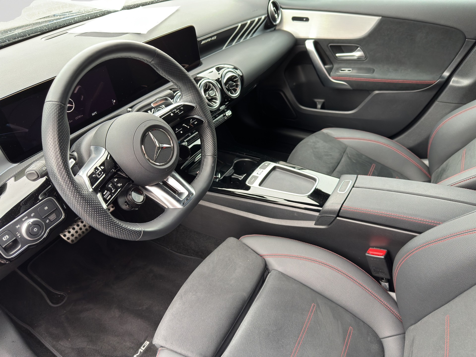 MERCEDES-BENZ A AMG 35 4Matic 8G-DCT Night-image-6