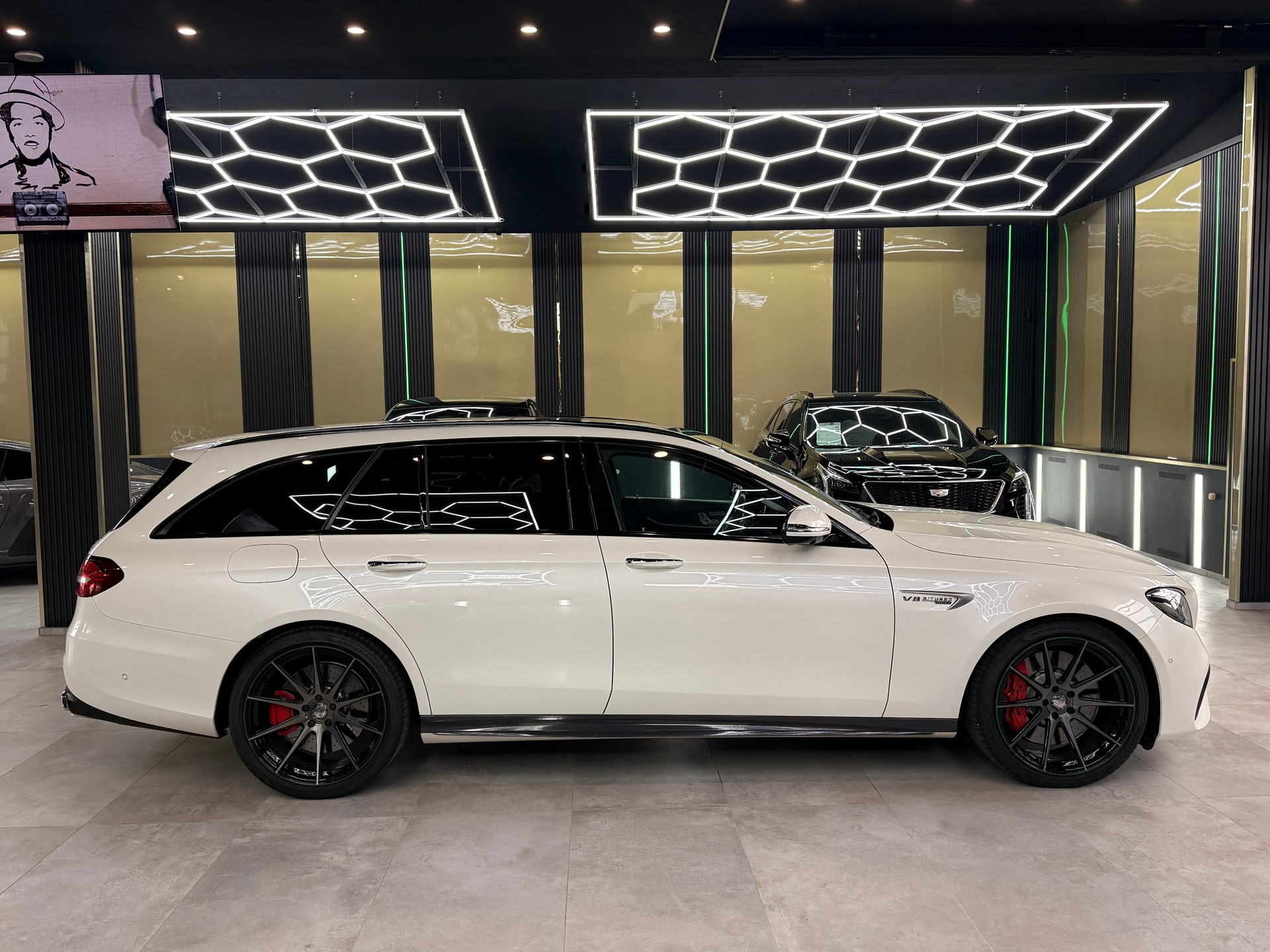 MERCEDES-BENZ E 63 AMG S 4 Matic 9G-Tronic-image-3