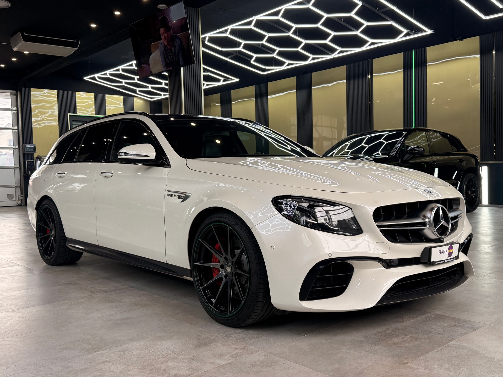 MERCEDES-BENZ E 63 AMG S 4 Matic 9G-Tronic-image-2
