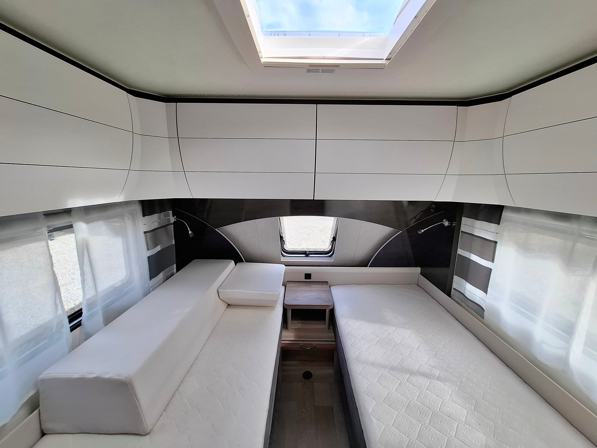 HOBBY EXCELLENT 495UL - Längsbett-image-12