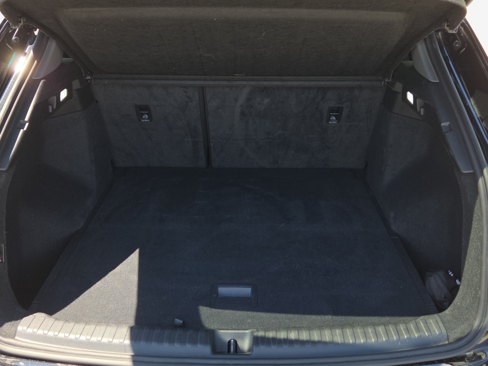 AUDI Q4 e-tron 45 quattro-image-12