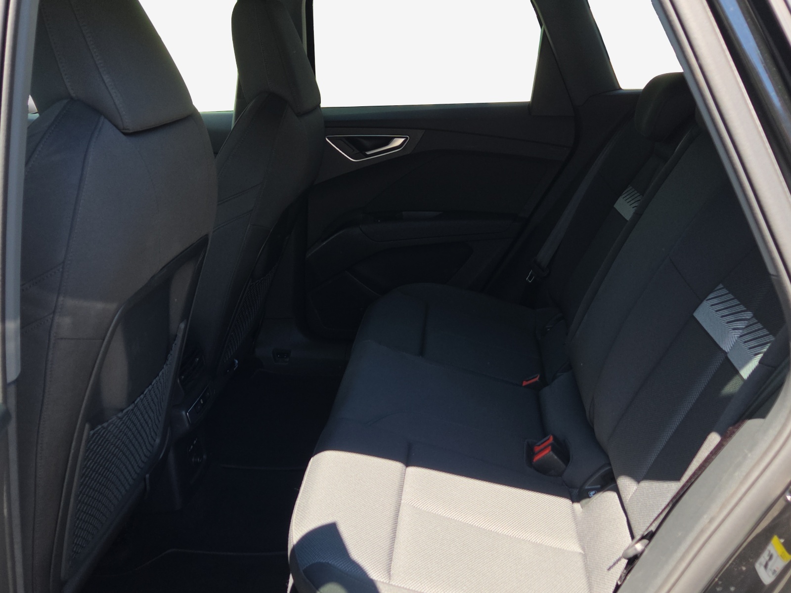 AUDI Q4 e-tron 45 quattro-image-11