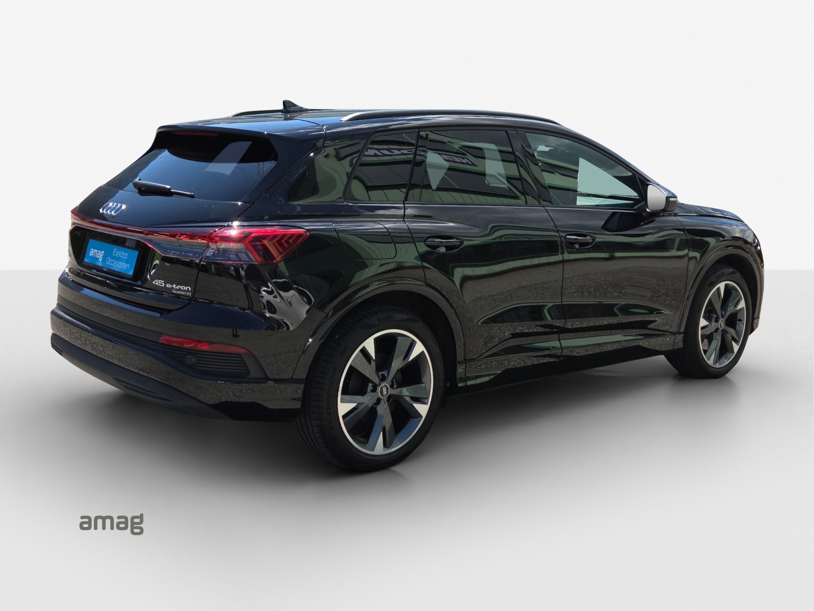 AUDI Q4 e-tron 45 quattro-image-4