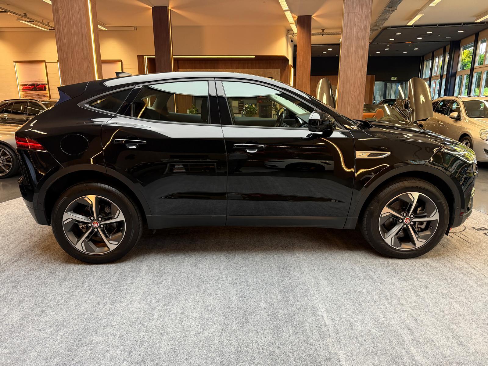 JAGUAR E-Pace 2.0 D I4 200 SE AWD-image-8