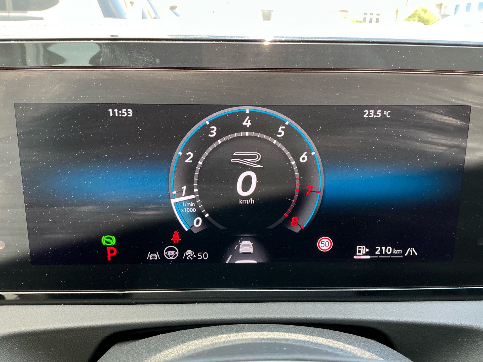 VW Tiguan 2.0 TSI 265 PS 4Motion R-Line *** PANORAMADACH & KLIMATISIERTE LEDERSITZE ***-image-12