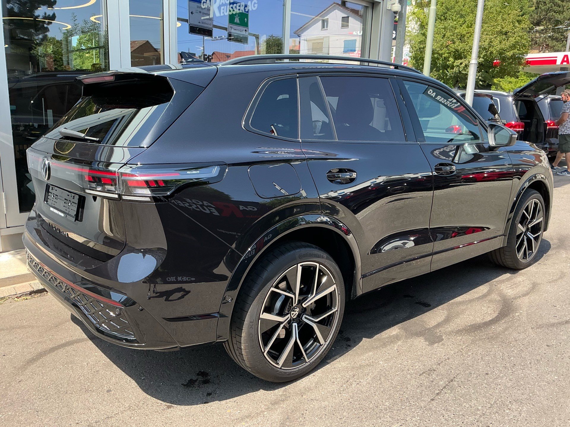 VW Tiguan 2.0 TSI 265 PS 4Motion R-Line *** PANORAMADACH & KLIMATISIERTE LEDERSITZE ***-showroom-element-3
