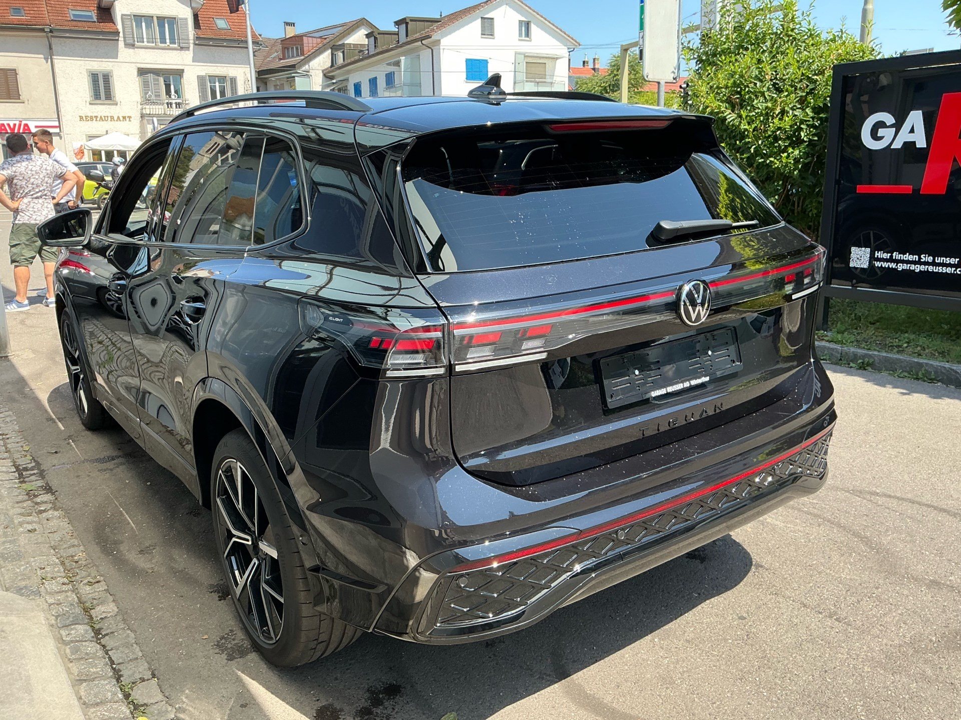 VW Tiguan 2.0 TSI 265 PS 4Motion R-Line *** PANORAMADACH & KLIMATISIERTE LEDERSITZE ***-image-5