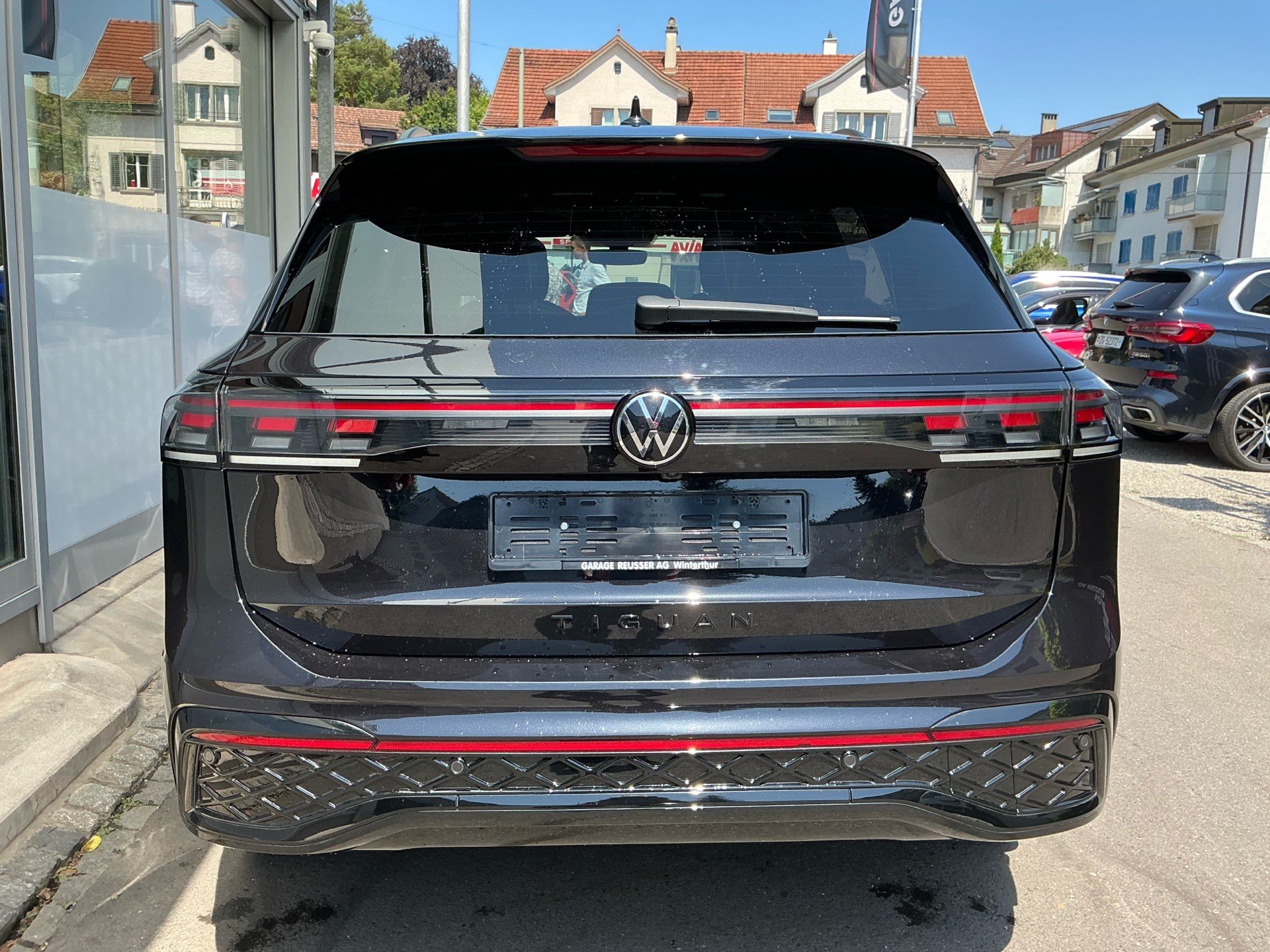 VW Tiguan 2.0 TSI 265 PS 4Motion R-Line *** PANORAMADACH & KLIMATISIERTE LEDERSITZE ***-image-4