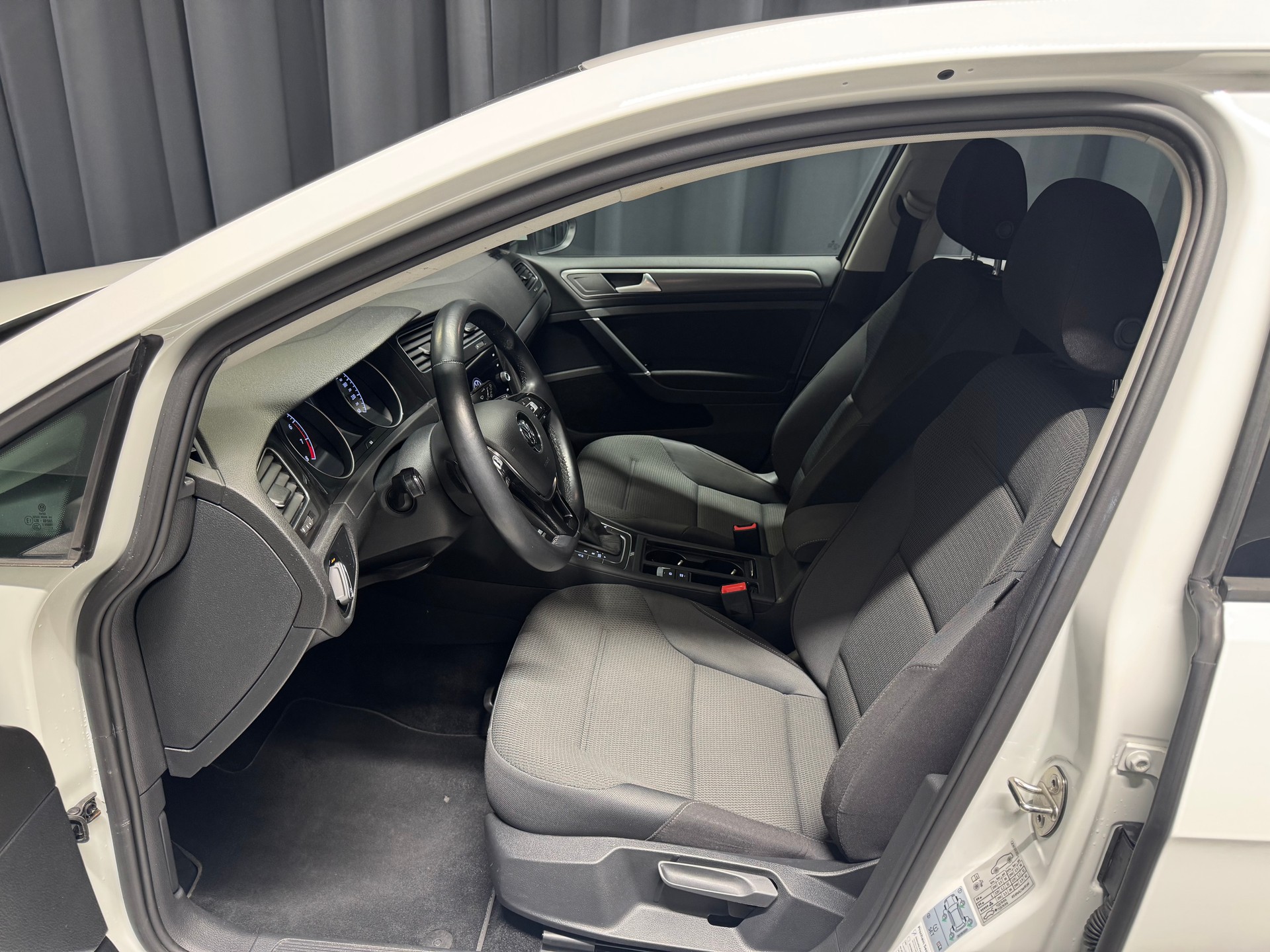 VW Golf 1.5 TSI EVO Comfortline DSG (21)-image-6