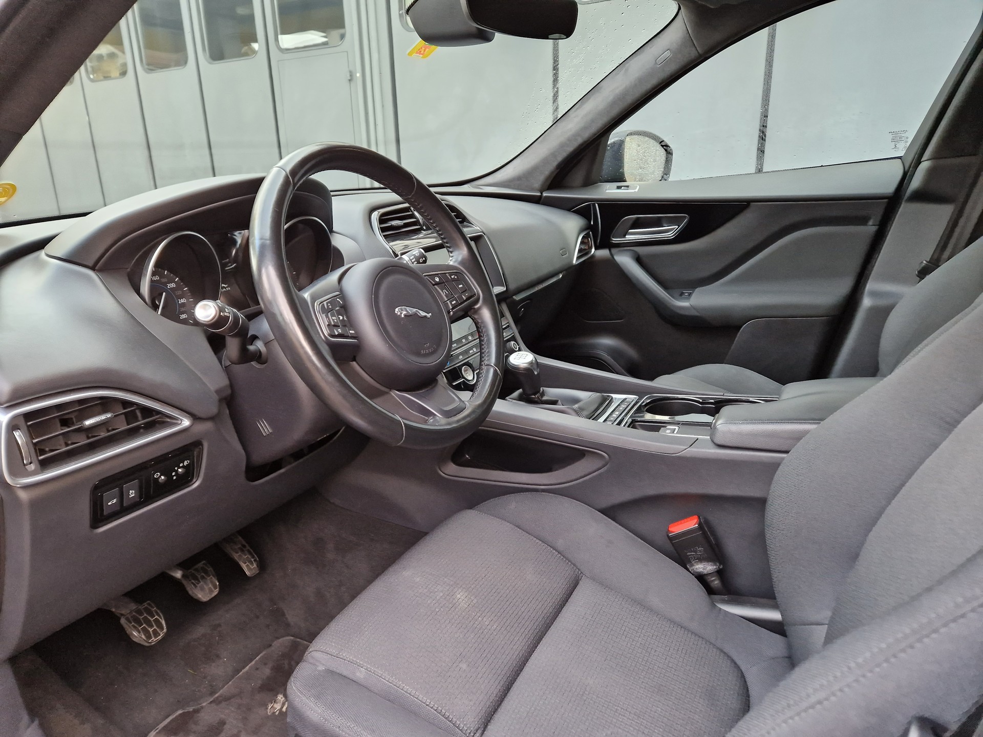 JAGUAR F-Pace E-Perf. 2.0d Prestige-image-8