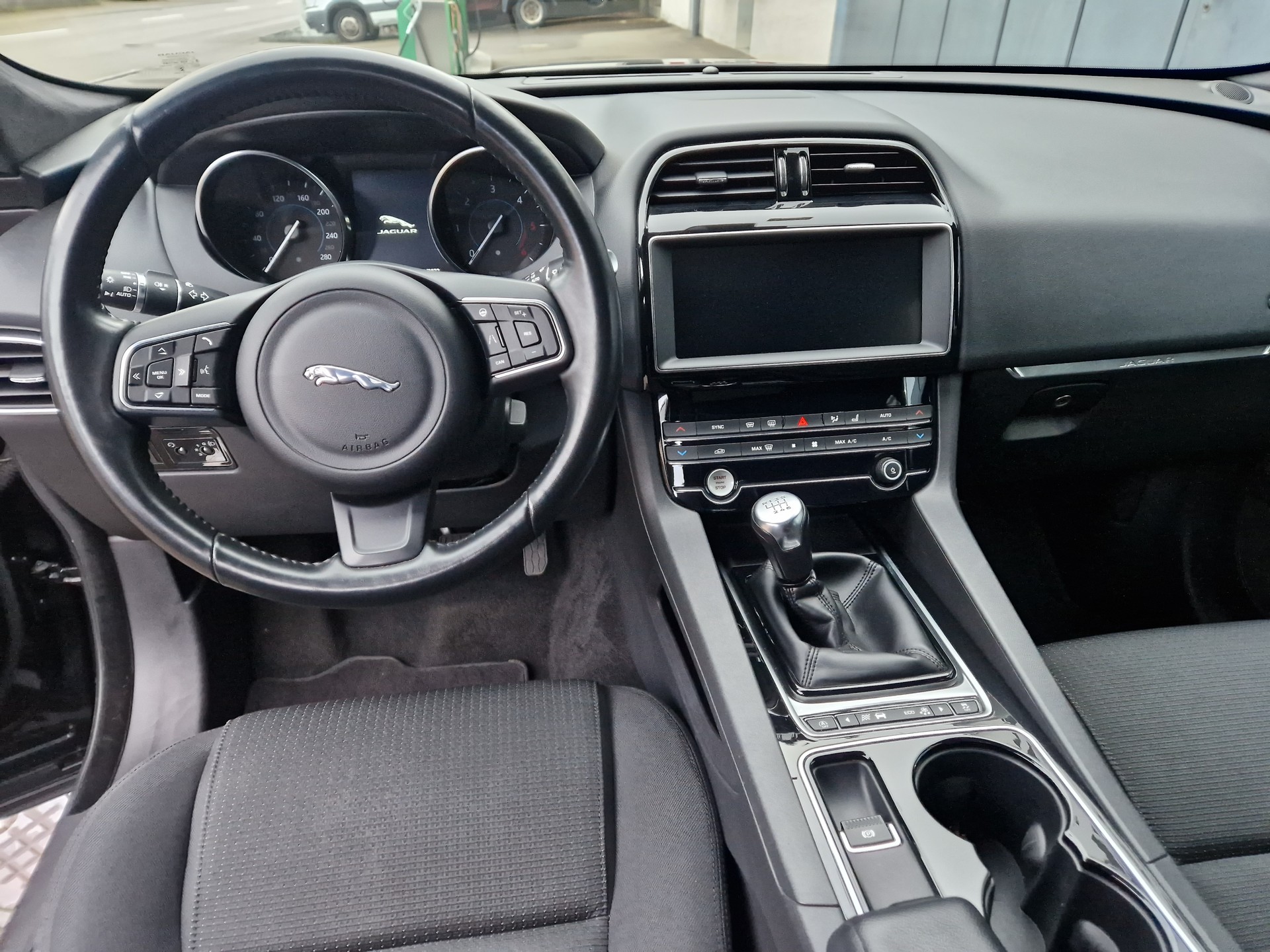 JAGUAR F-Pace E-Perf. 2.0d Prestige-image-12