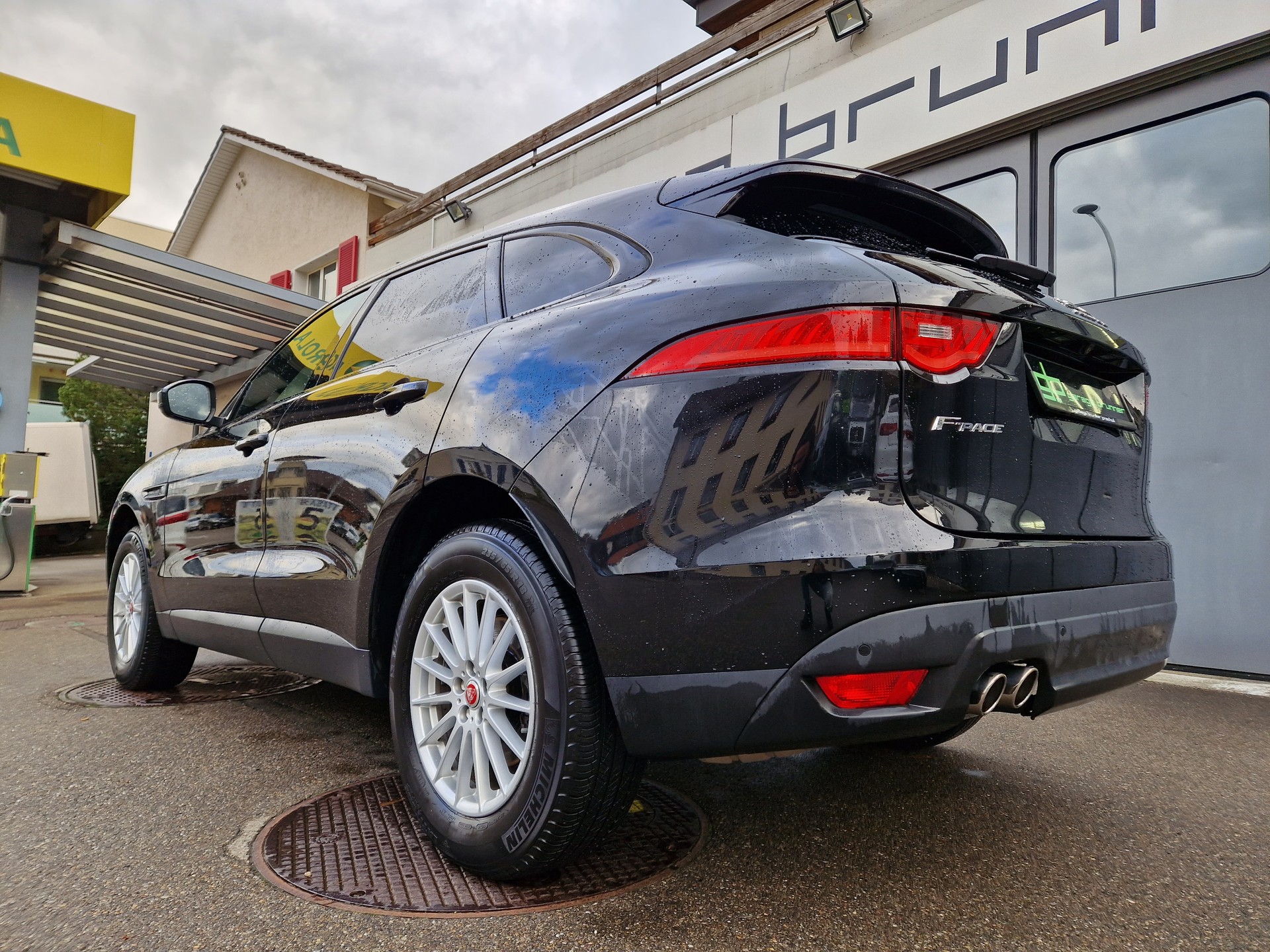 JAGUAR F-Pace E-Perf. 2.0d Prestige-image-2