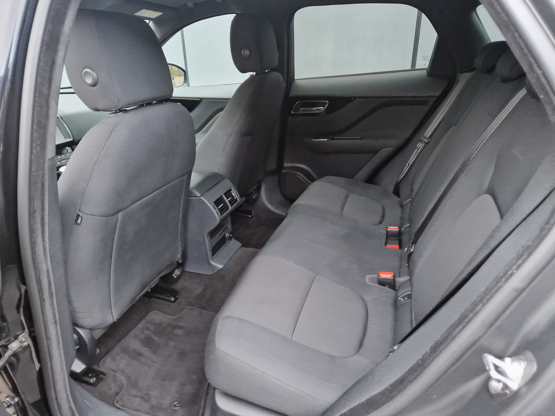 JAGUAR F-Pace E-Perf. 2.0d Prestige-image-11