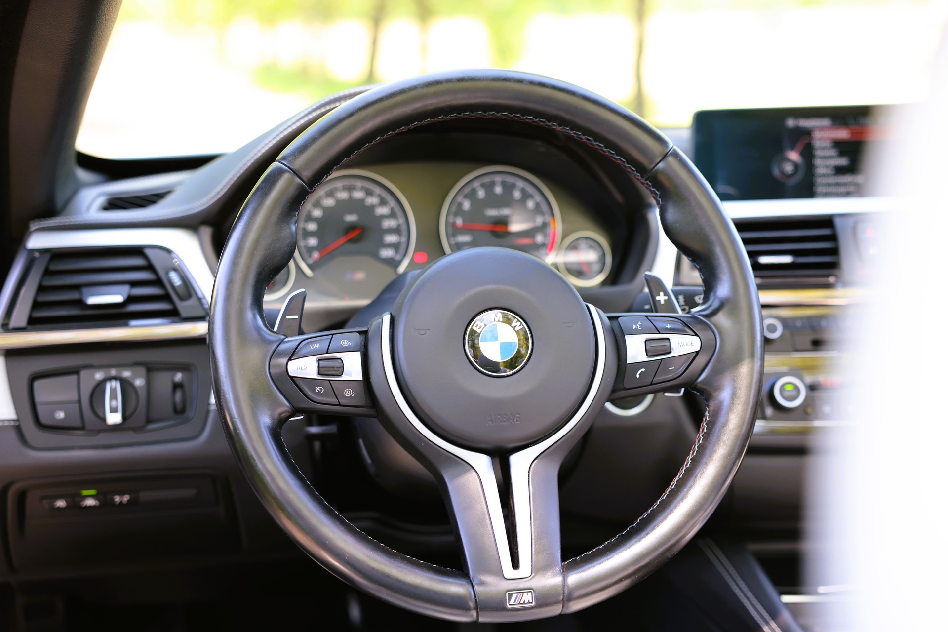 BMW M4 Cabriolet DKG *Silverstone Metallic*-image-13