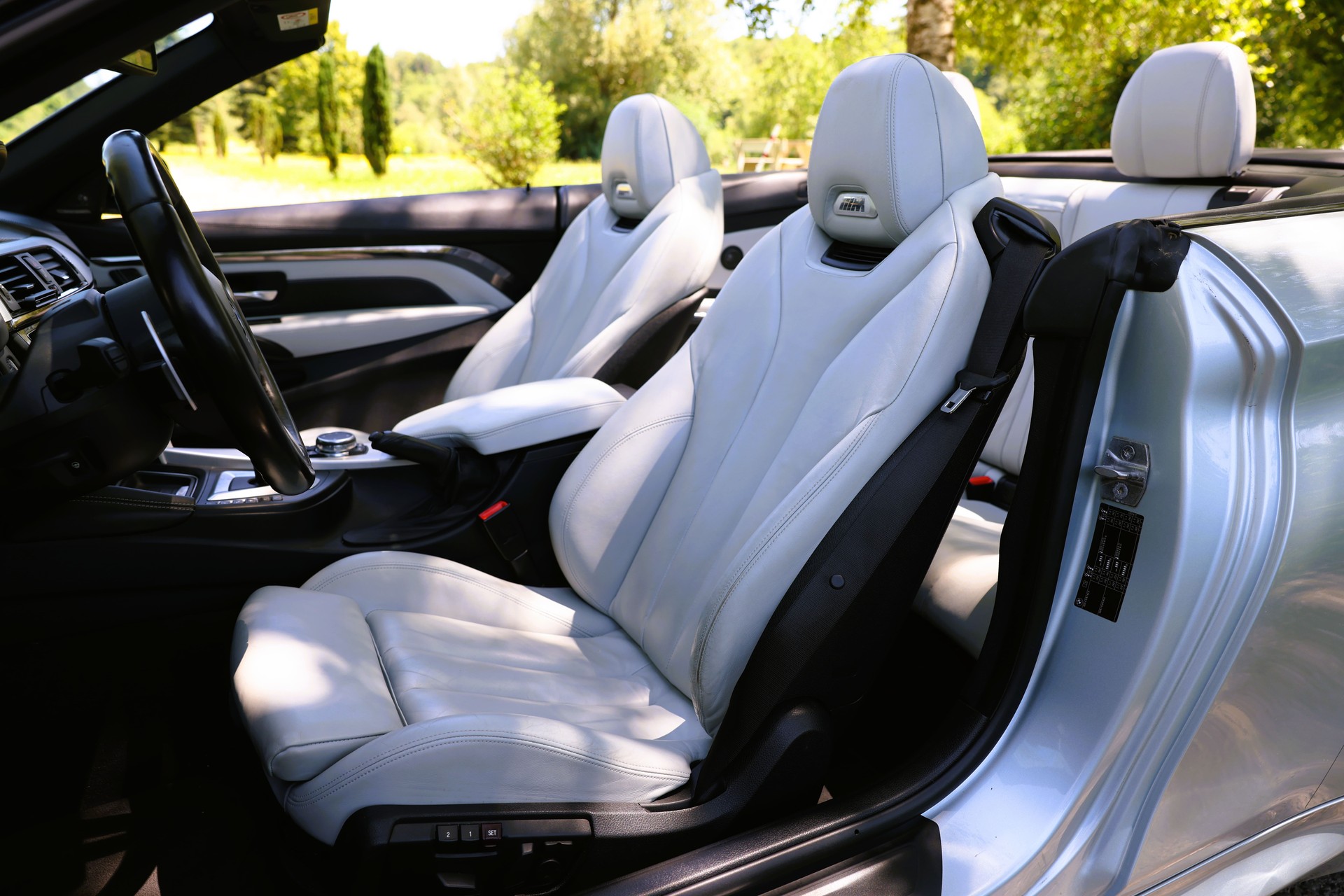 BMW M4 Cabriolet DKG *Silverstone Metallic*-image-17