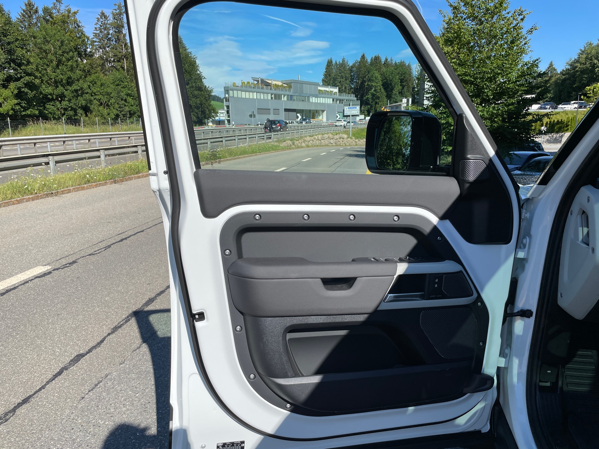 LAND ROVER Defender 110 P400 I6 X-Dynamic SE 3.0 AT8-image-16