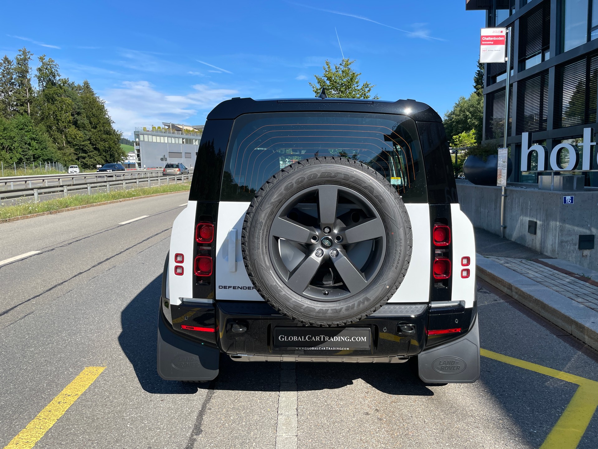 LAND ROVER Defender 110 P400 I6 X-Dynamic SE 3.0 AT8-image-7