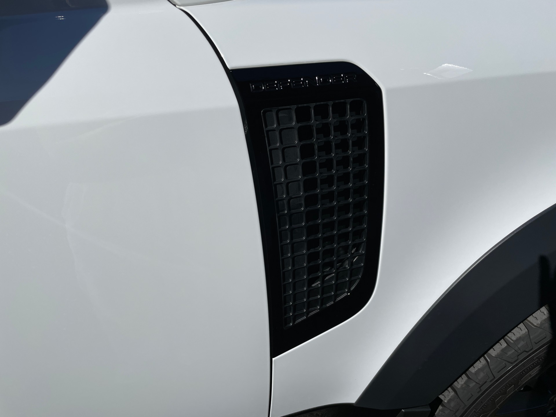 LAND ROVER Defender 110 P400 I6 X-Dynamic SE 3.0 AT8-image-4