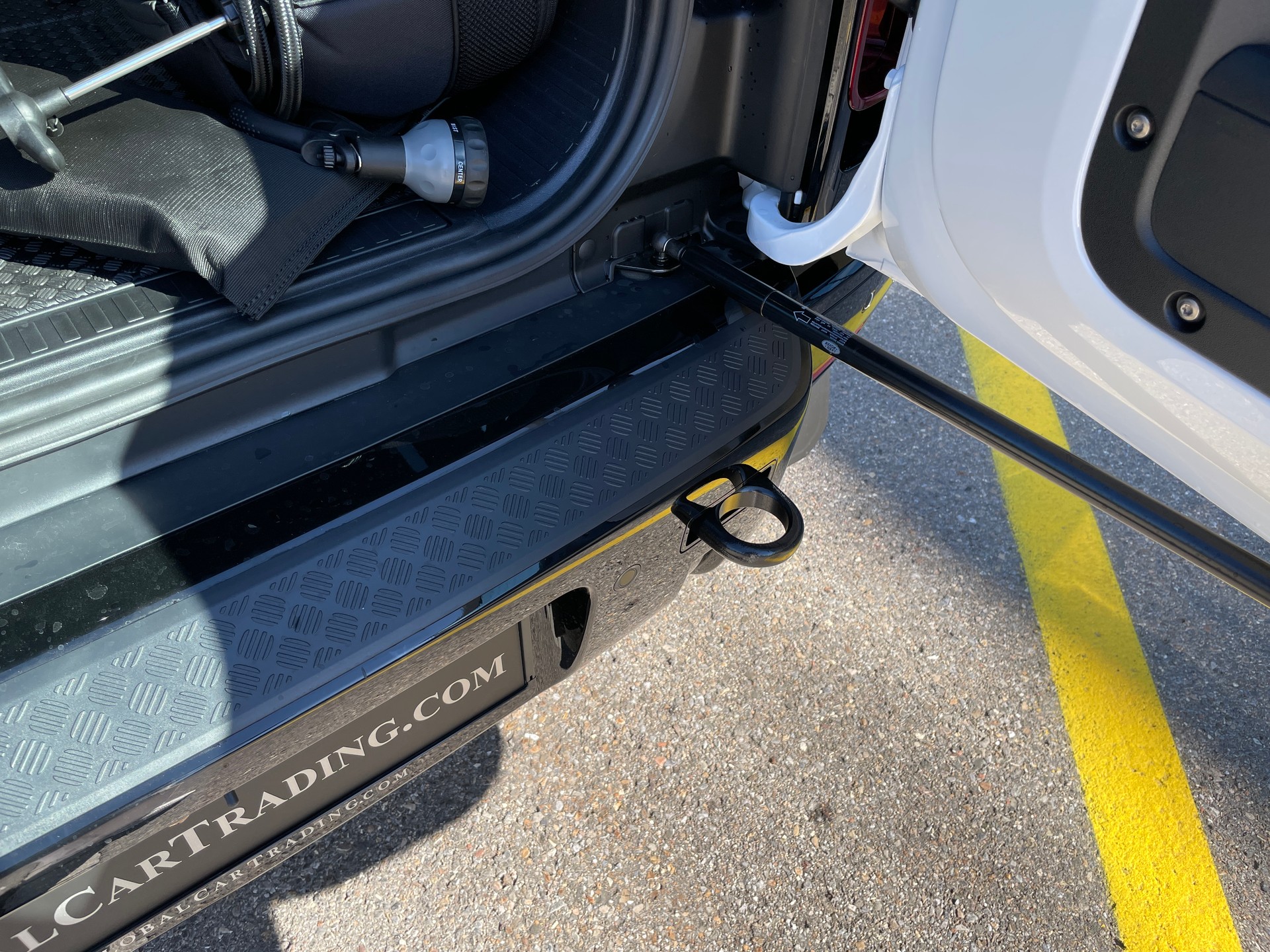 LAND ROVER Defender 110 P400 I6 X-Dynamic SE 3.0 AT8-image-12