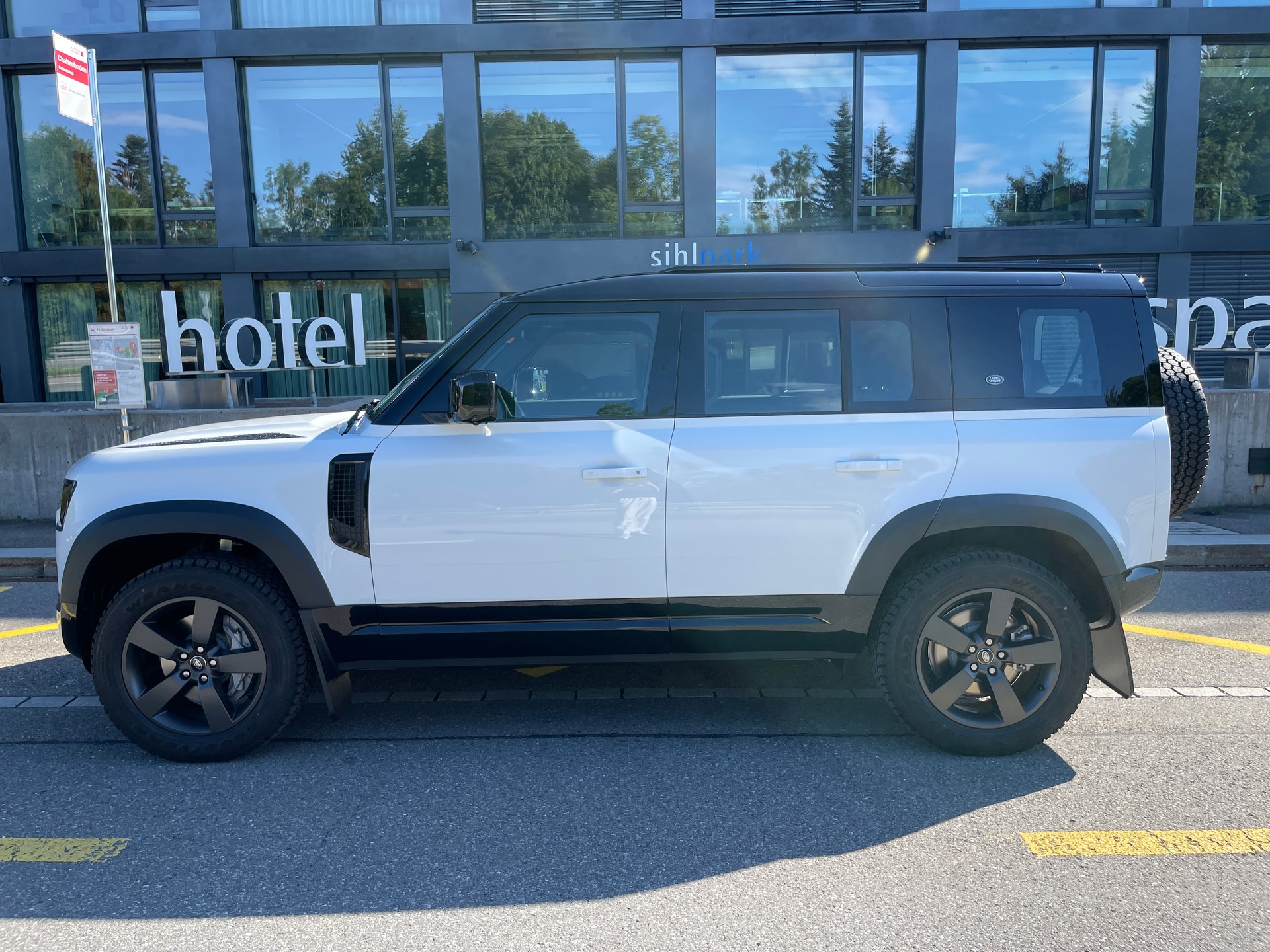 LAND ROVER Defender 110 P400 I6 X-Dynamic SE 3.0 AT8-image-14