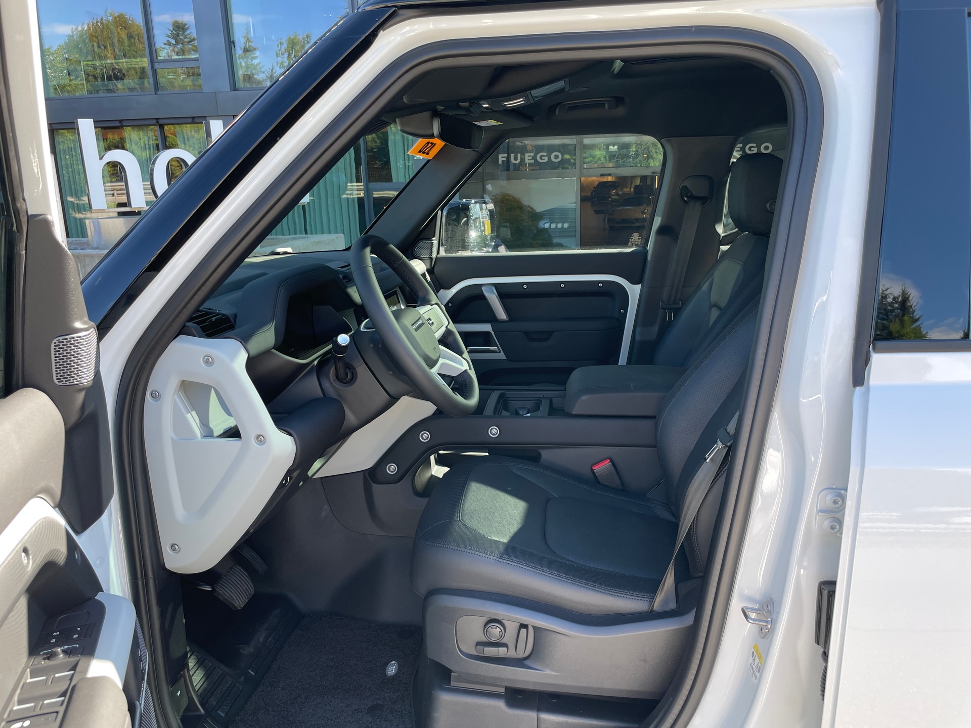 LAND ROVER Defender 110 P400 I6 X-Dynamic SE 3.0 AT8-image-17