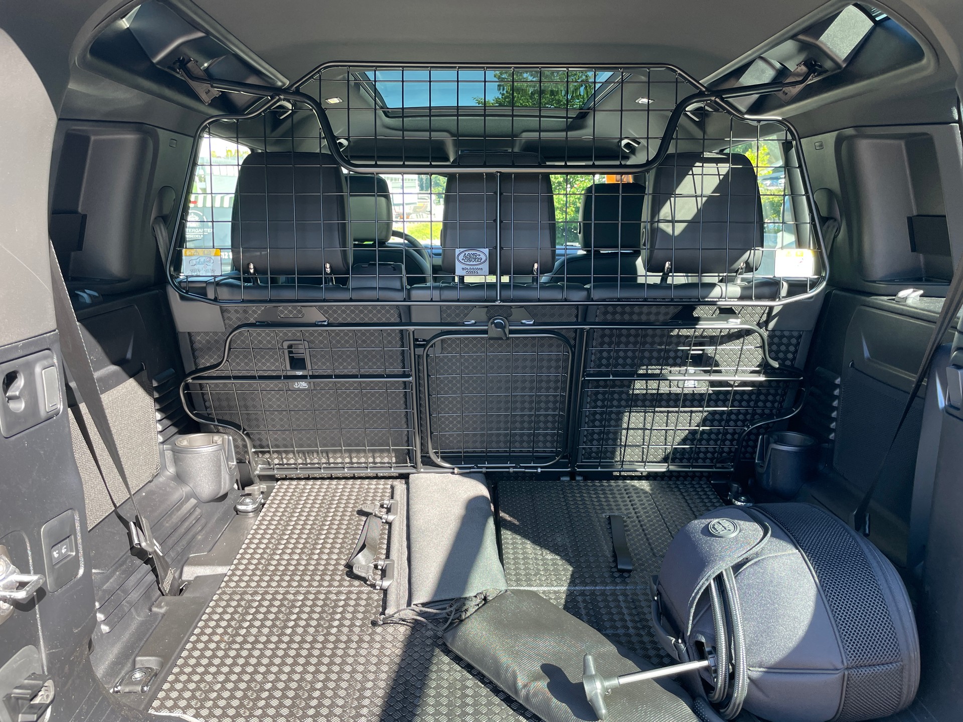 LAND ROVER Defender 110 P400 I6 X-Dynamic SE 3.0 AT8-image-10