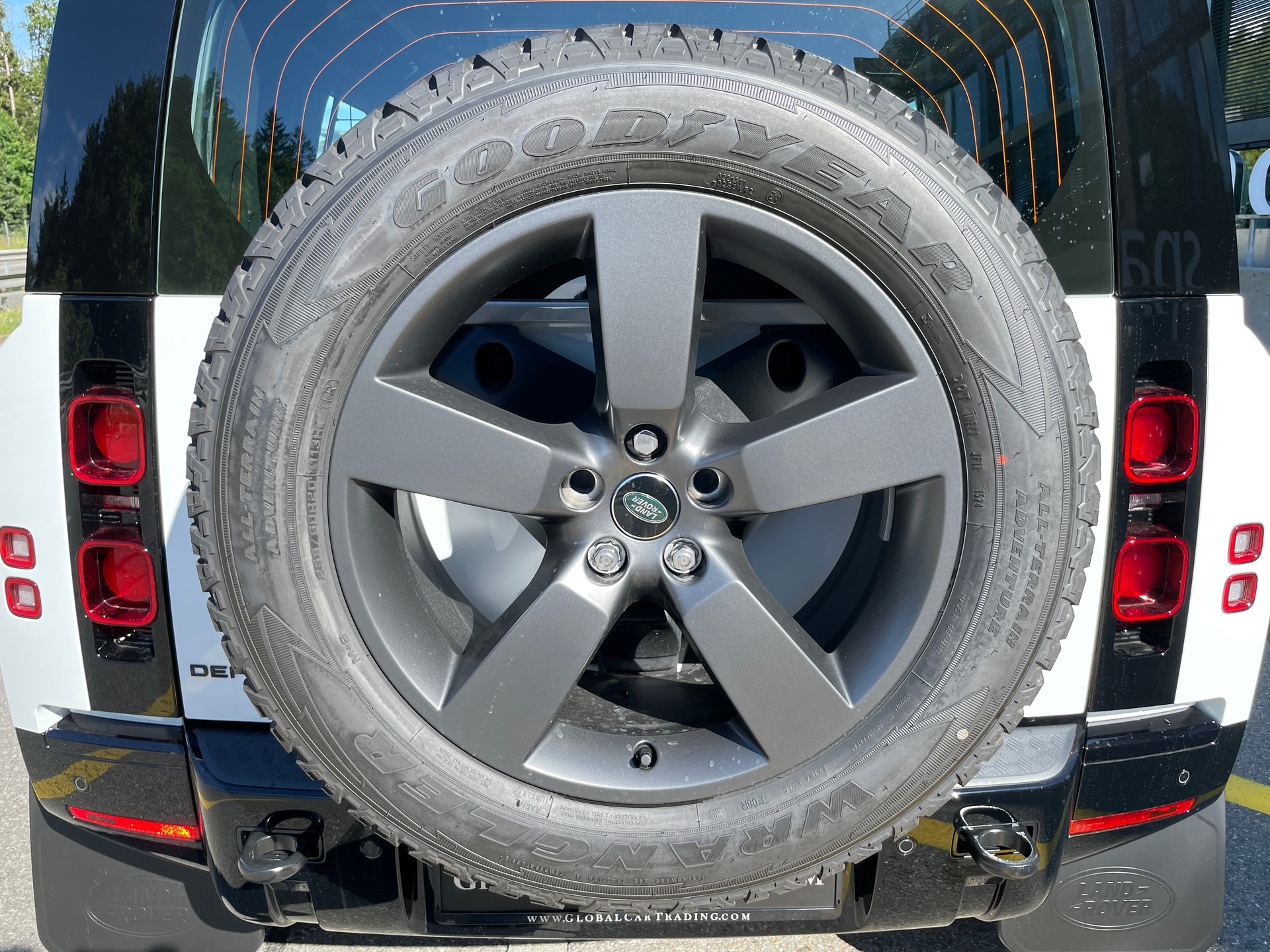 LAND ROVER Defender 110 P400 I6 X-Dynamic SE 3.0 AT8-image-8