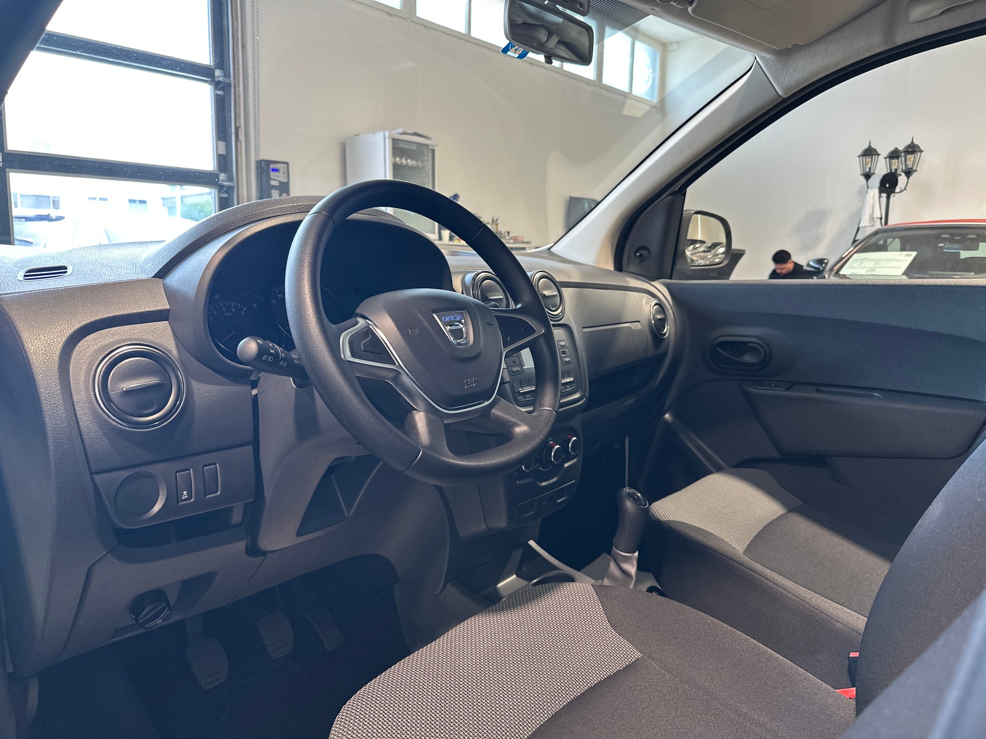 DACIA Lodgy 1.6 Essential 7PL-image-1