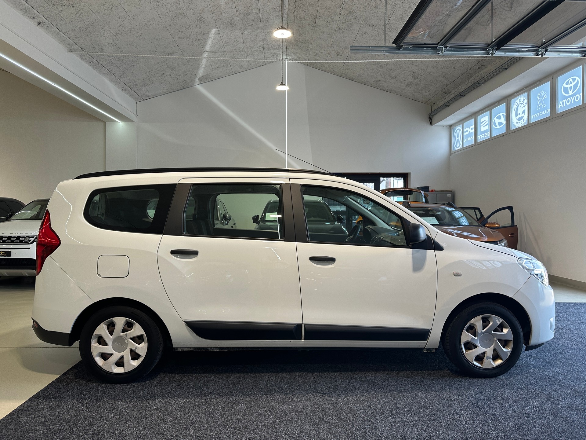 DACIA Lodgy 1.6 Essential 7PL-image-10