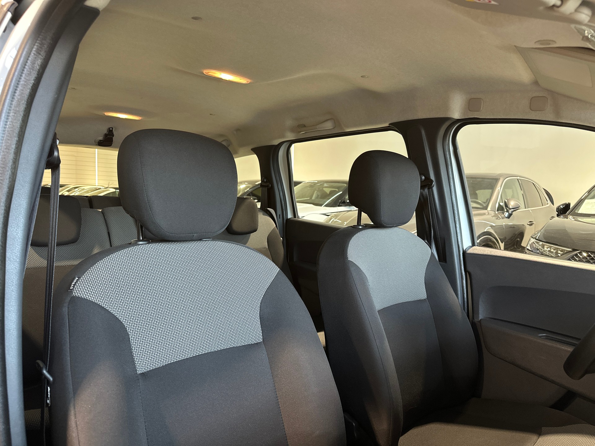 DACIA Lodgy 1.6 Essential 7PL-image-13