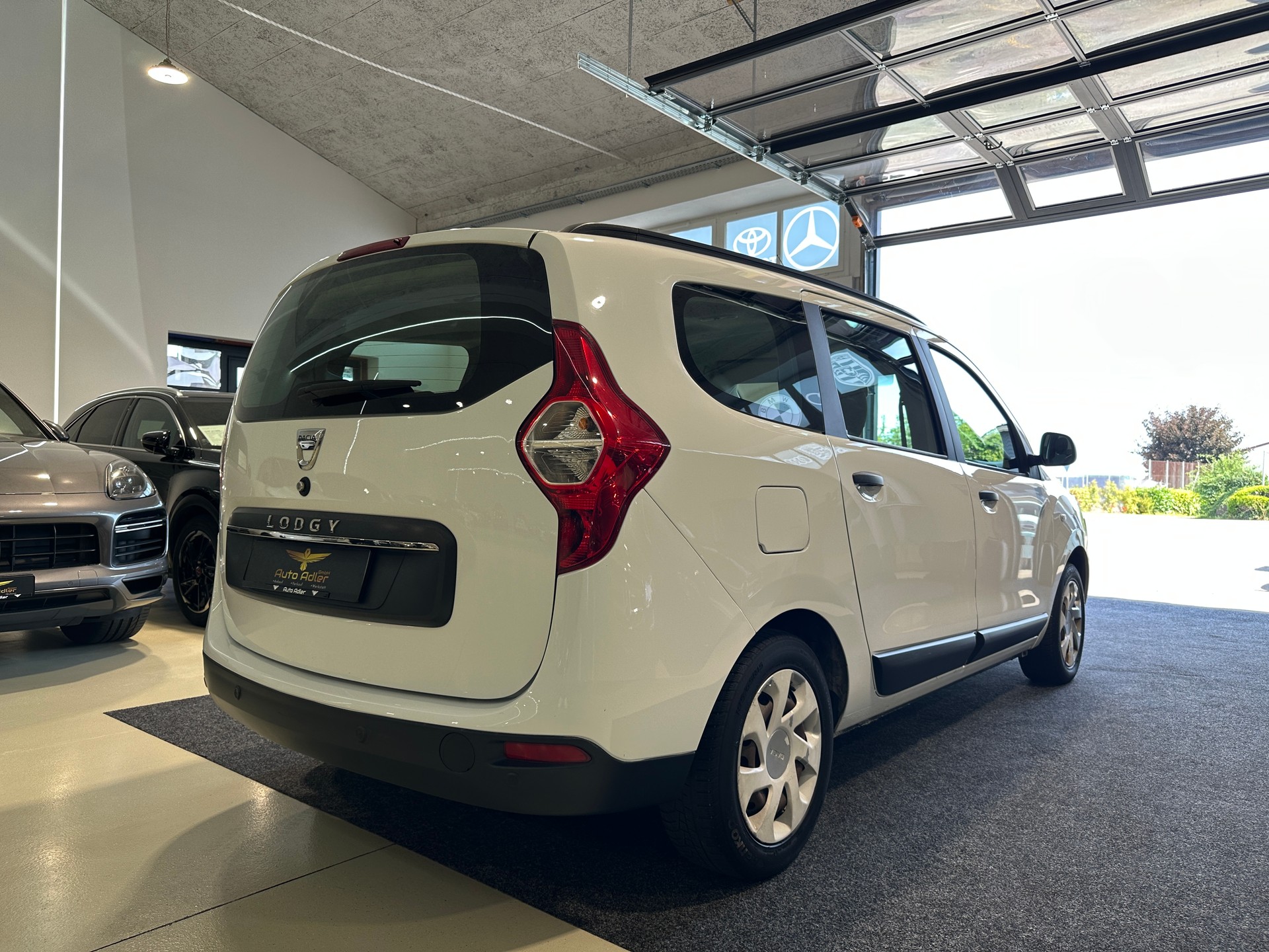 DACIA Lodgy 1.6 Essential 7PL-image-9