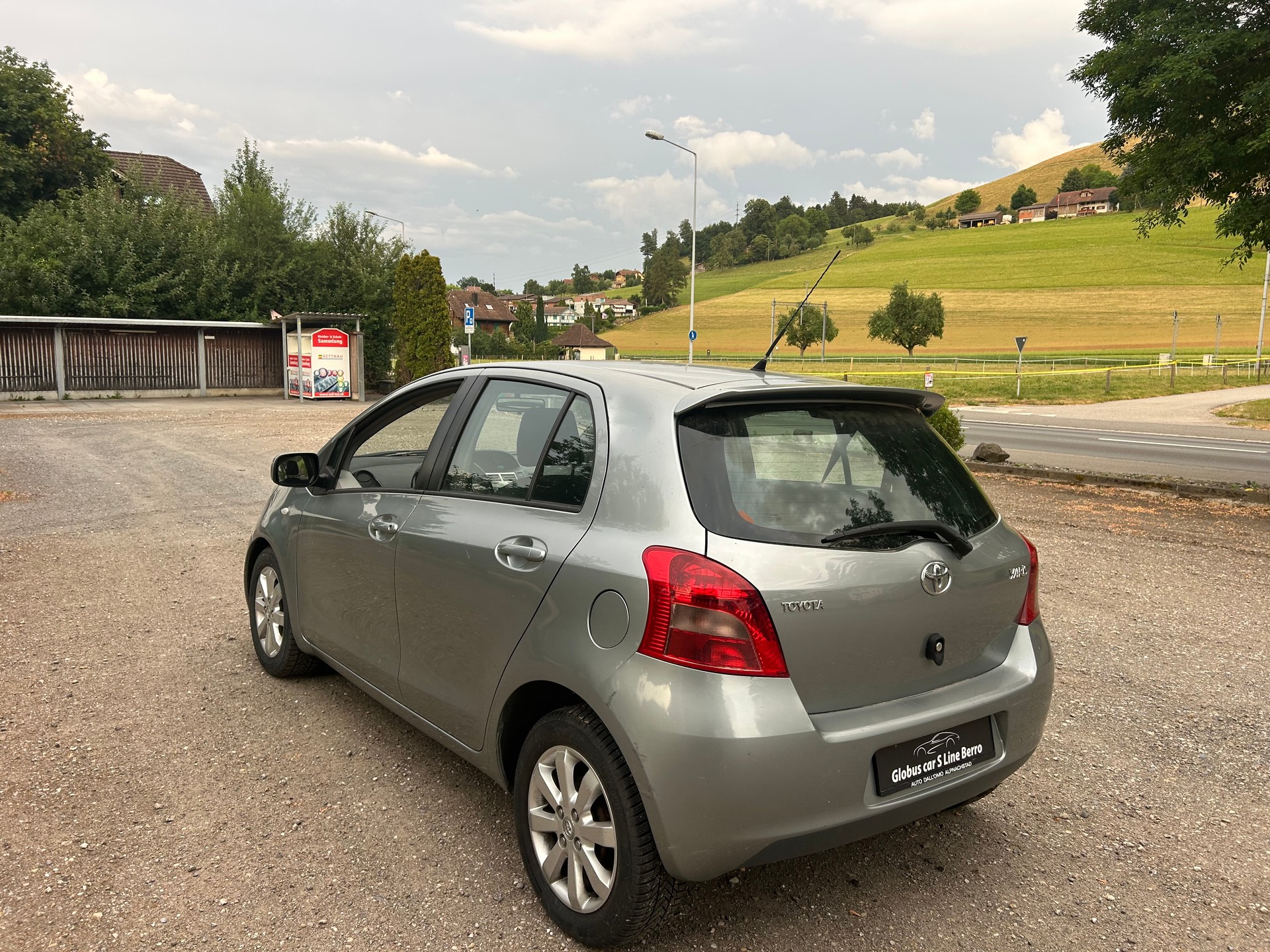 TOYOTA Yaris 1.3 Linea Sol-image-6