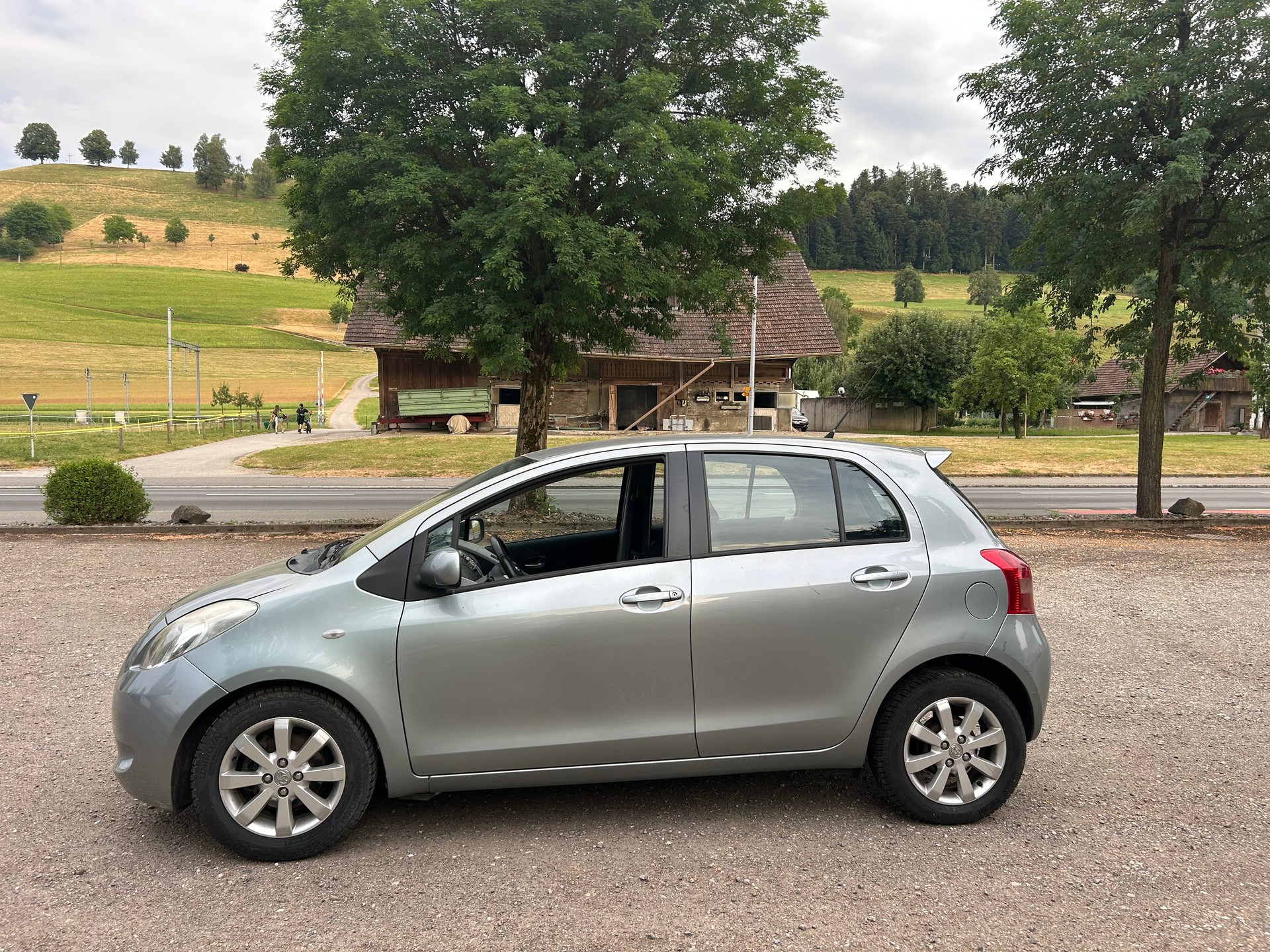 TOYOTA Yaris 1.3 Linea Sol-image-8