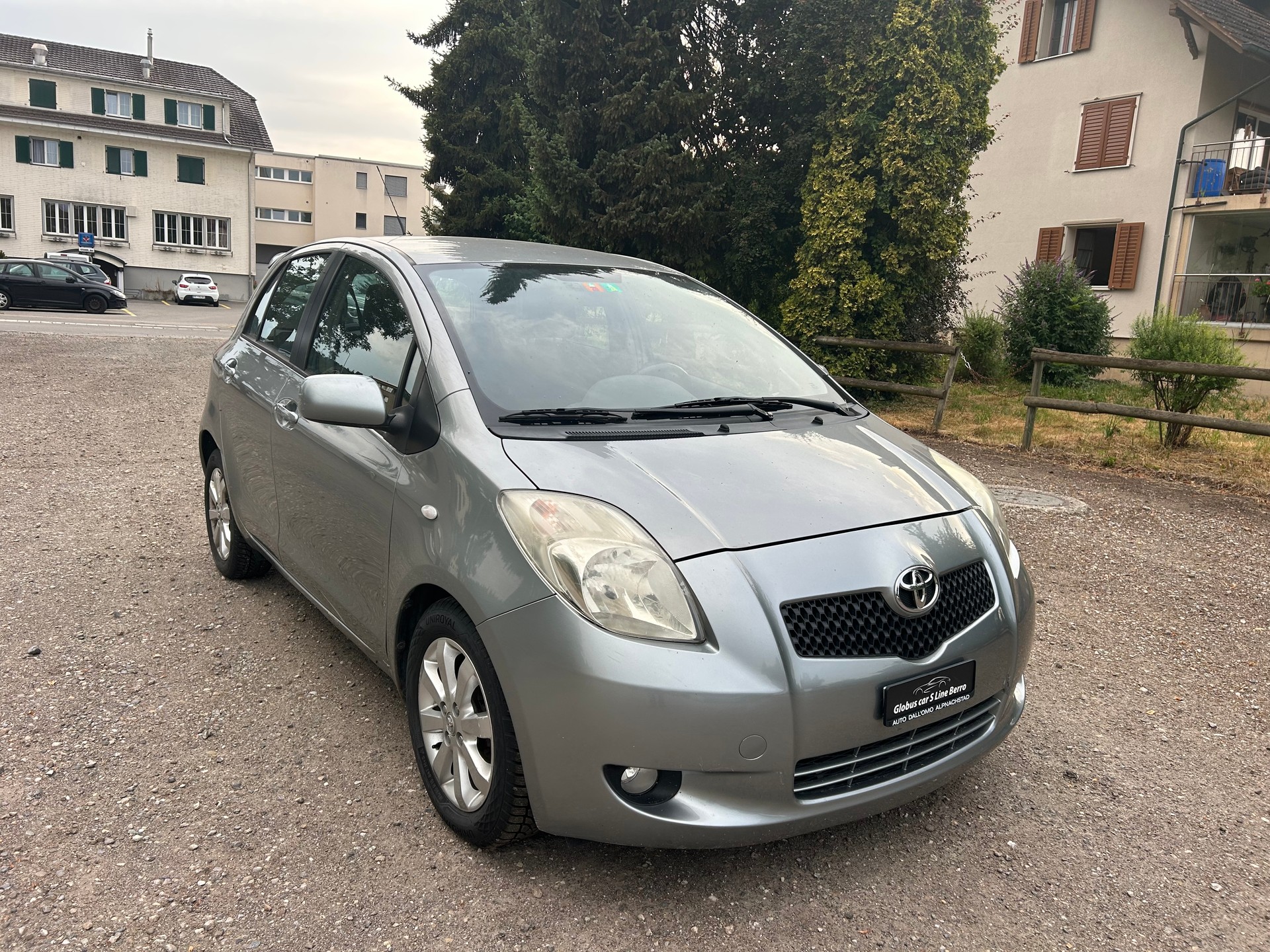 TOYOTA Yaris 1.3 Linea Sol-image-1