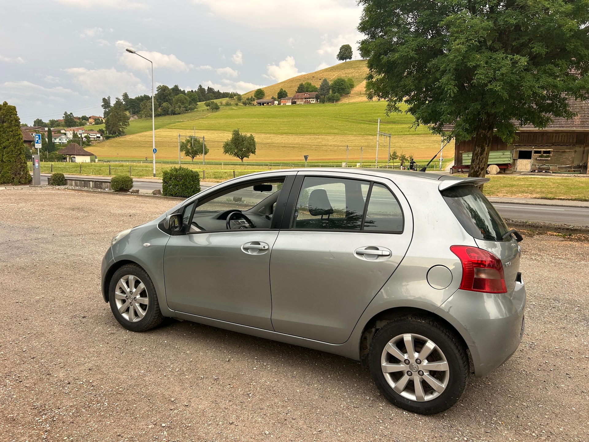 TOYOTA Yaris 1.3 Linea Sol-image-7