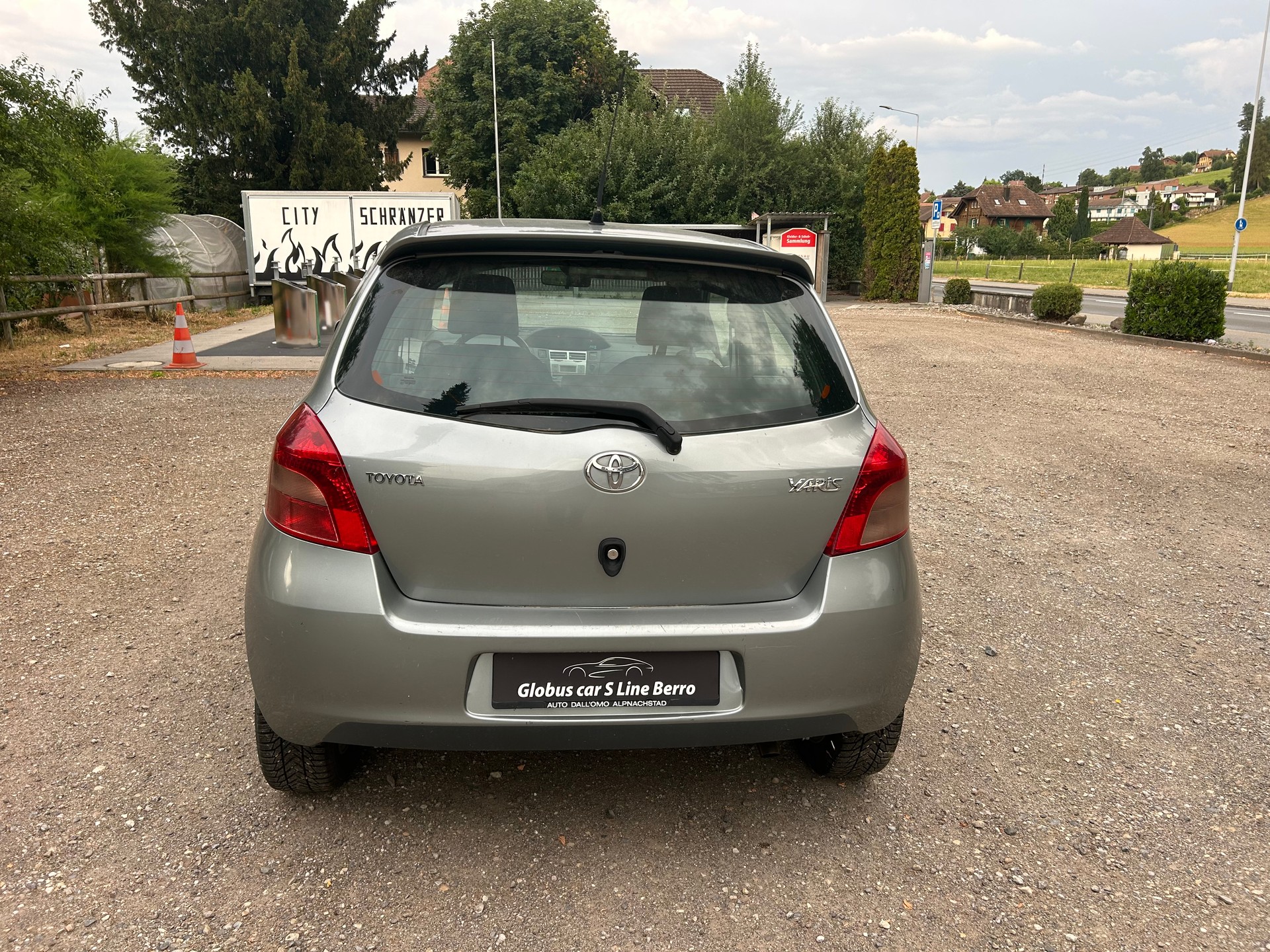TOYOTA Yaris 1.3 Linea Sol-image-5