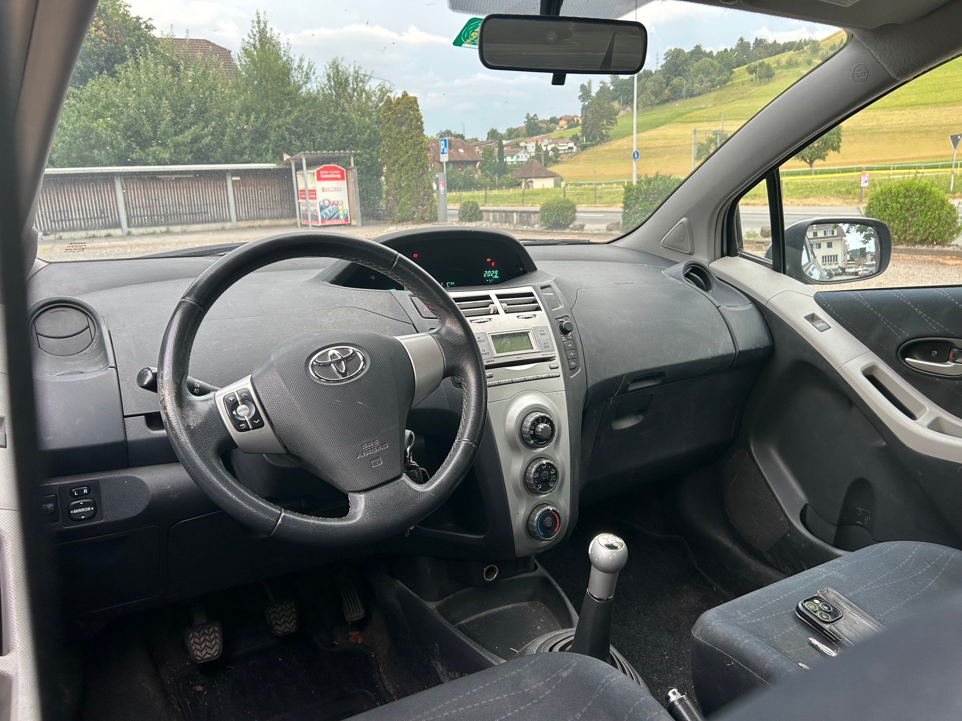 TOYOTA Yaris 1.3 Linea Sol-image-10