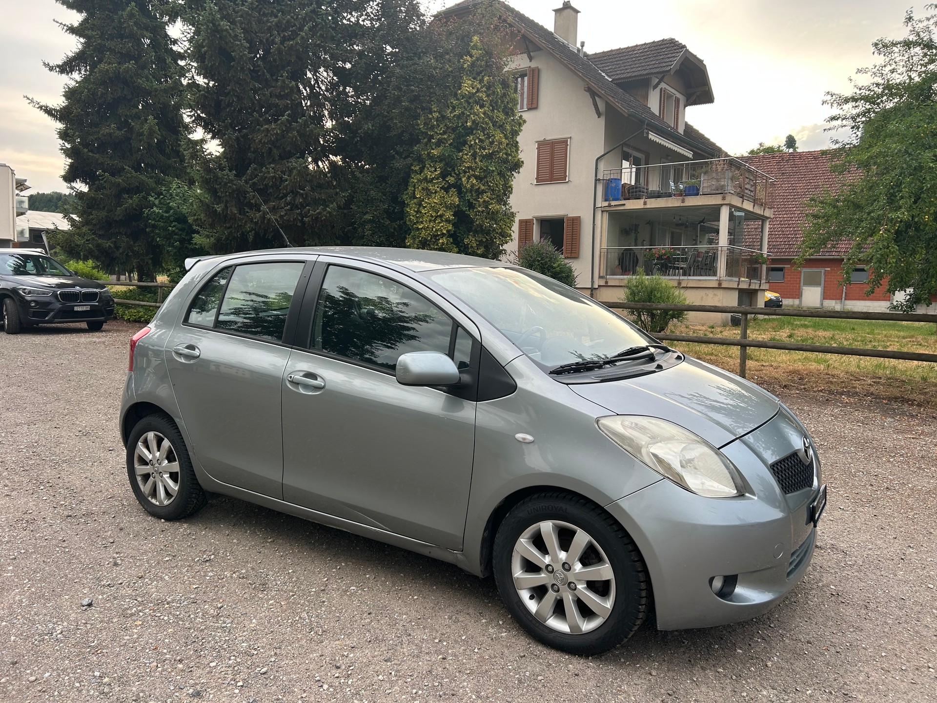 TOYOTA Yaris 1.3 Linea Sol-image-2