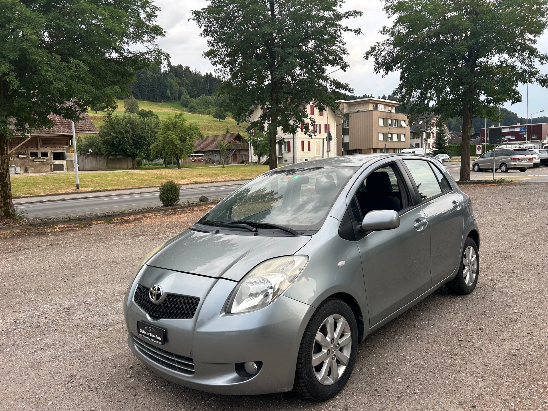 TOYOTA Yaris 1.3 Linea Sol-image-9