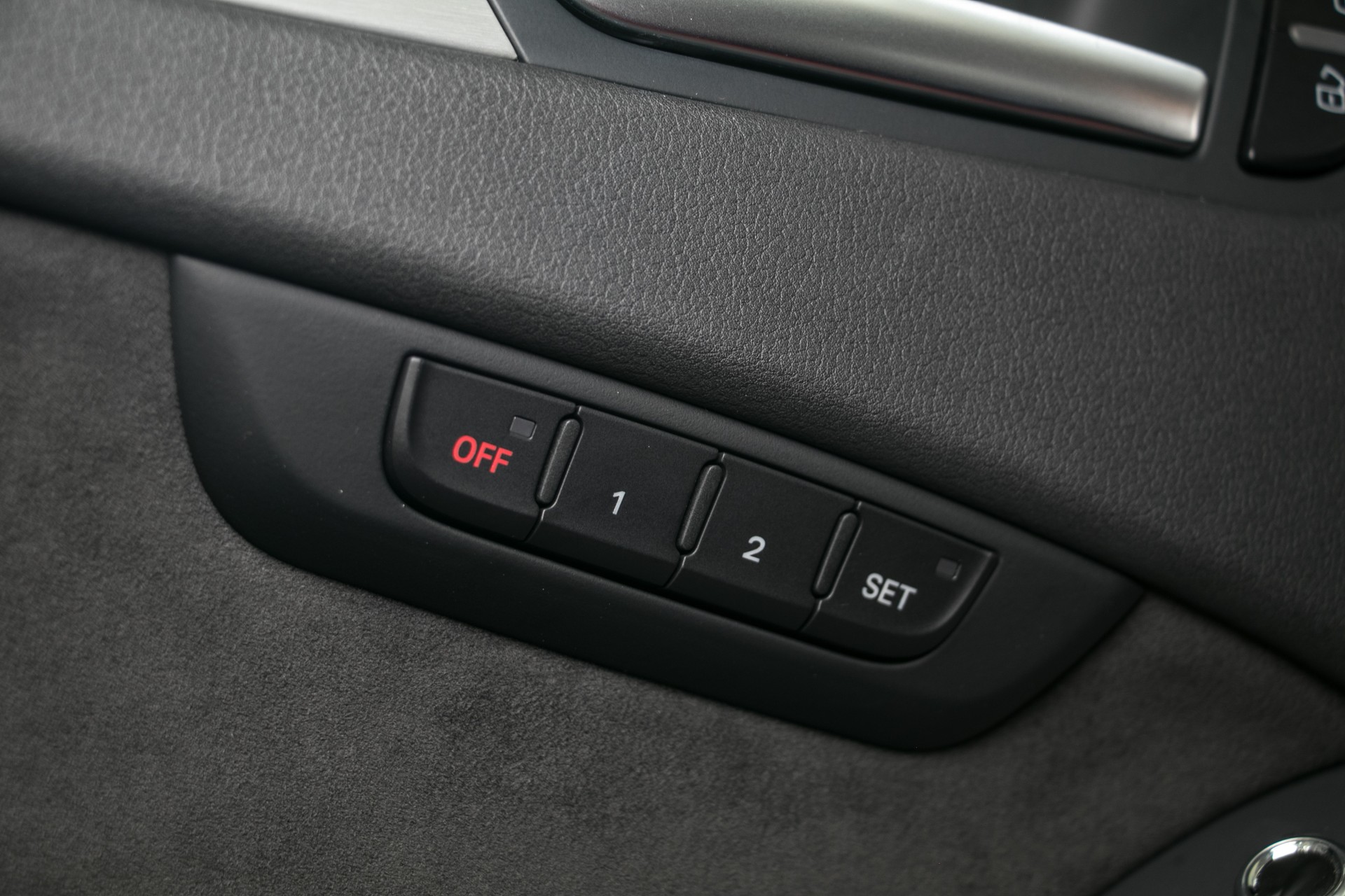 AUDI A4 Avant 2.0 TDI quattro S-tronic-image-10