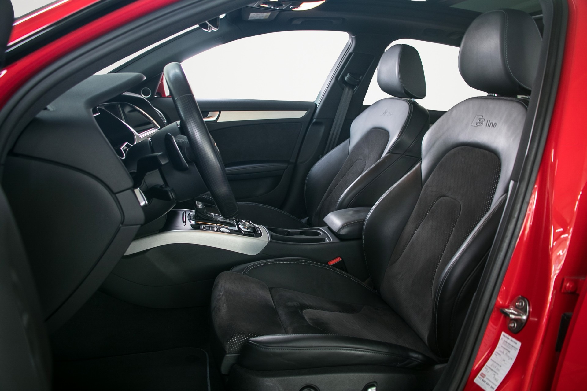 AUDI A4 Avant 2.0 TDI quattro S-tronic-image-12