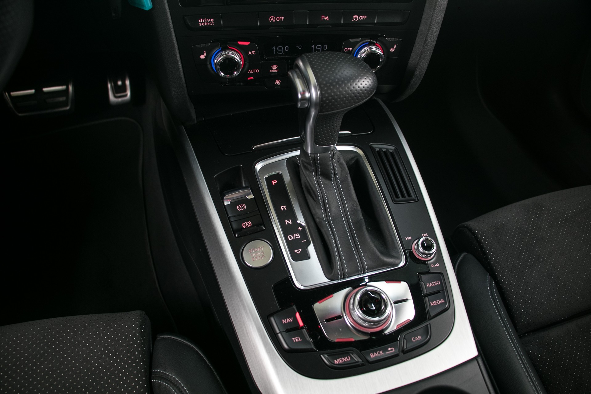 AUDI A4 Avant 2.0 TDI quattro S-tronic-image-5